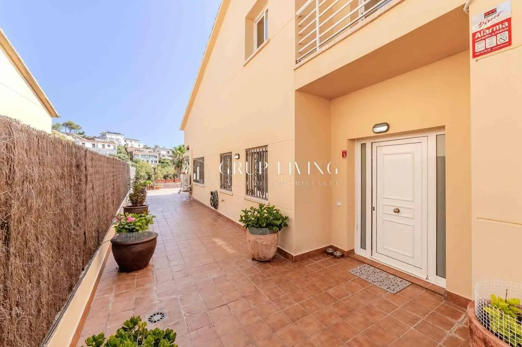 Garden - Luxury House with Pool in Sitges