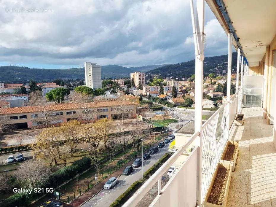 Rõdu - Duplex with Balconies near Centre, Draguignan