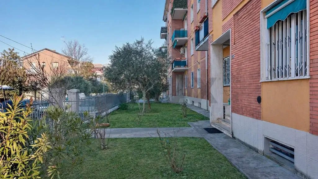 Jardin - Ground Floor Flat with Balcony in Granarolo Dell'Emilia