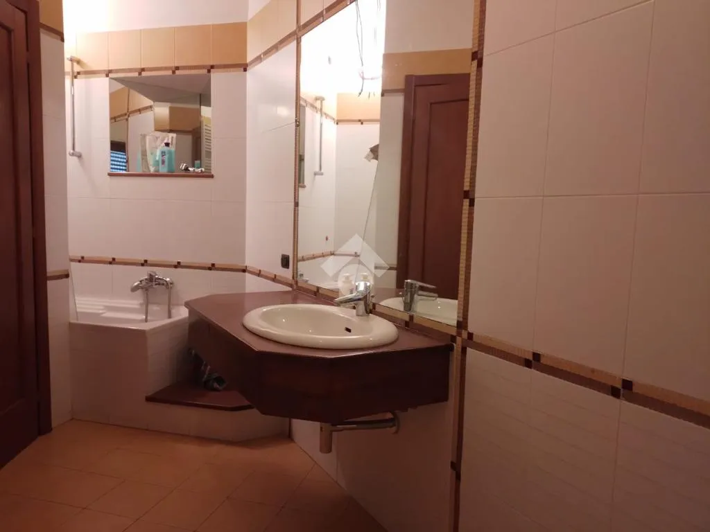 Salles de bain - Apartment with Balcony in Castrolibero