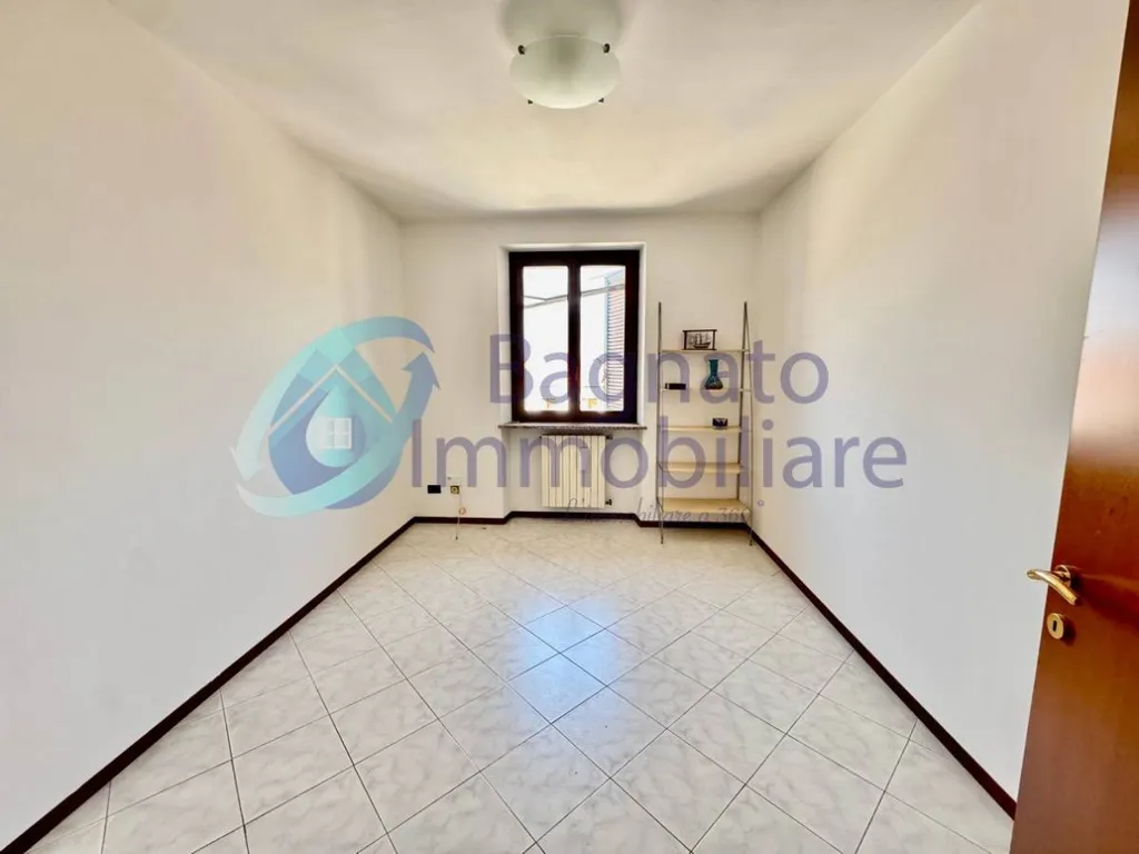 Pièces - Spacious Apartment with Balcony in Casalino