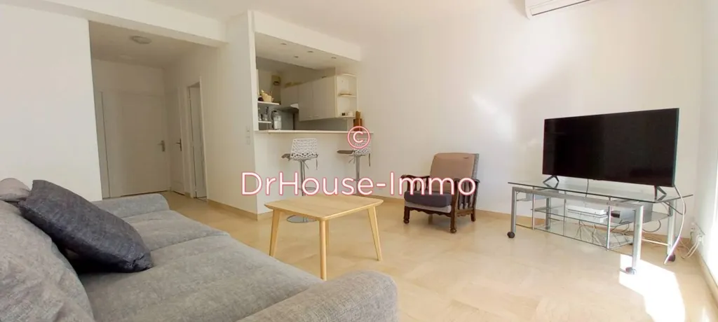 Living Room - Bright 3-Bed Apartment with Terrace in Nice