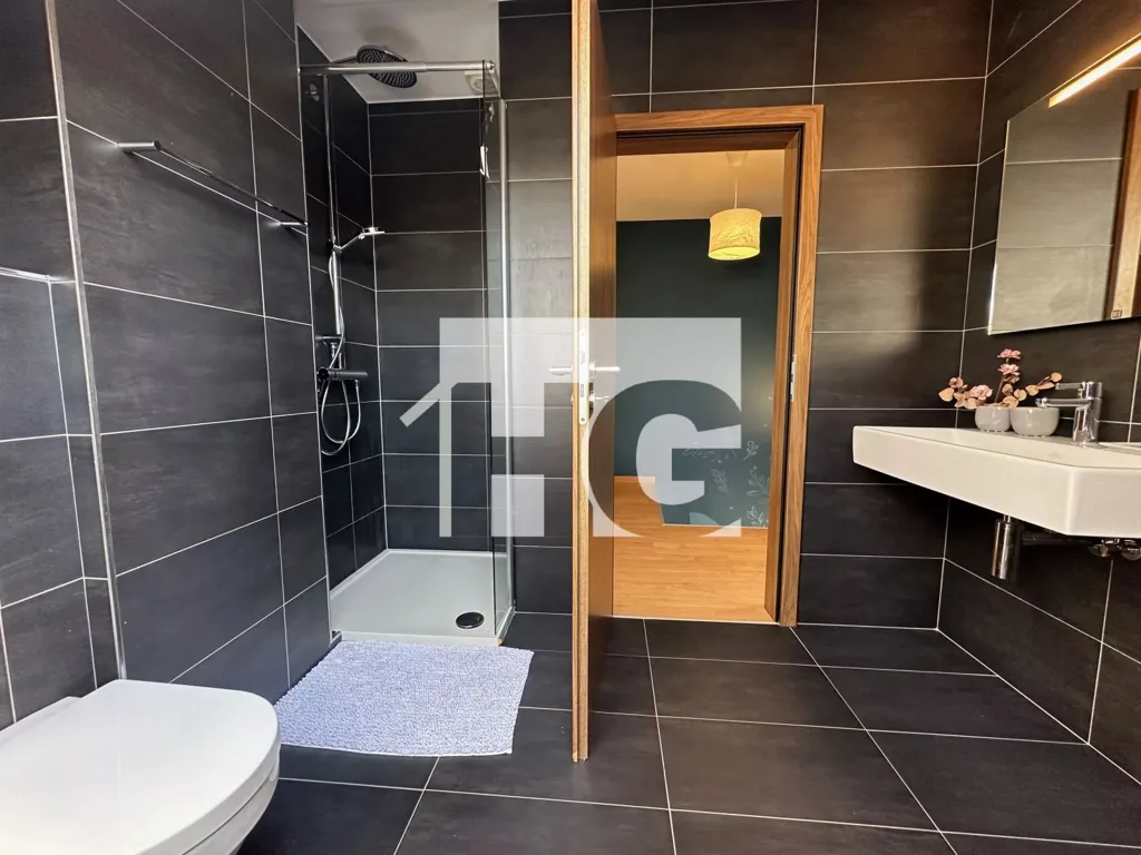 Vannitoad - 2-Bedroom Apartment with Balcony in Berchem