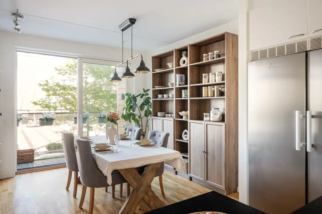 Salle à manger - Modern Flat with Two Balconies near Täby Centre