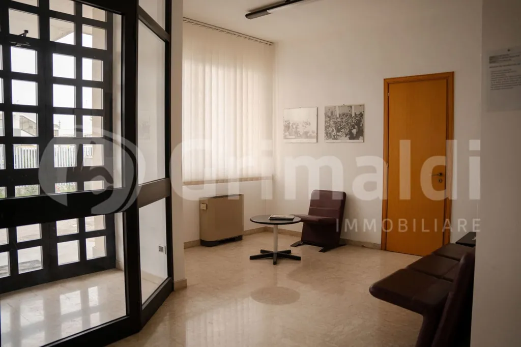 Kabinet - Warehouse with Office Space in Barletta
