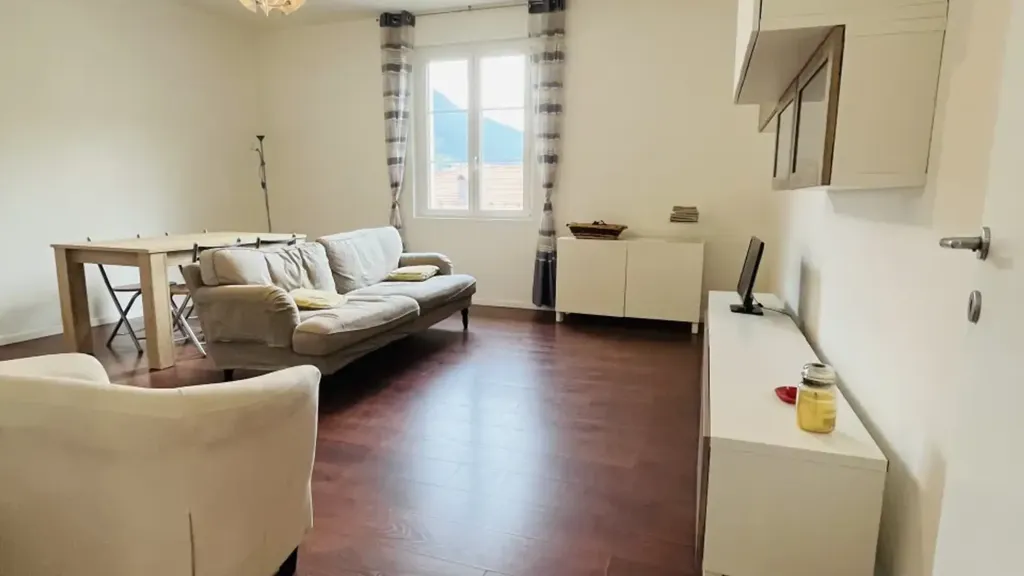 Séjour - Rear-Facing Apartment with Mountain View in Trento