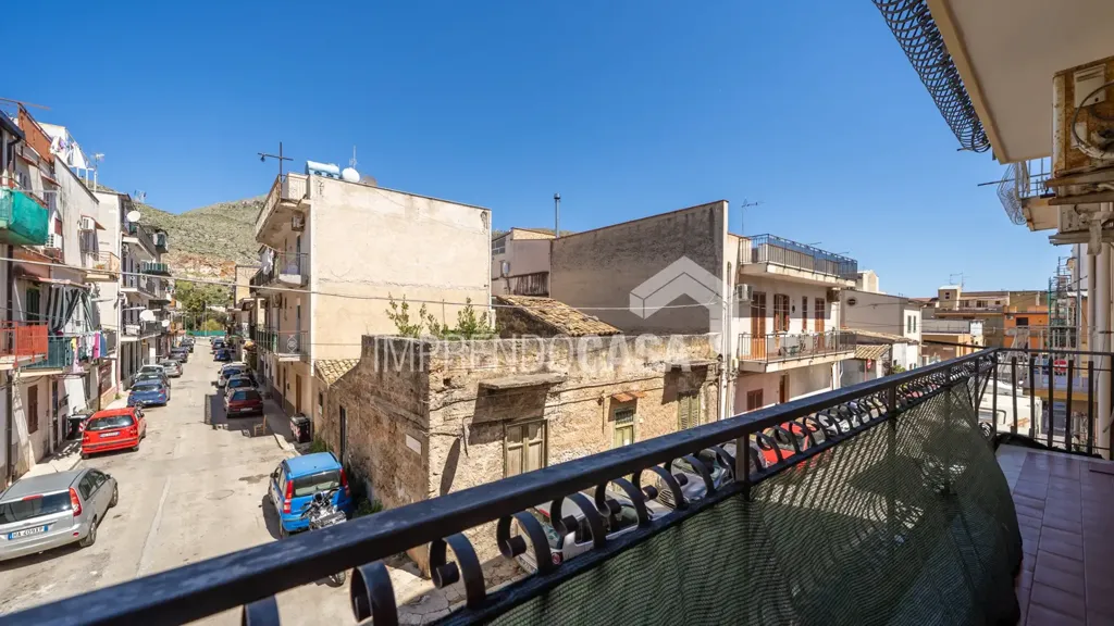 Rõdu - Bright Trilocale with Balcony in Palermo