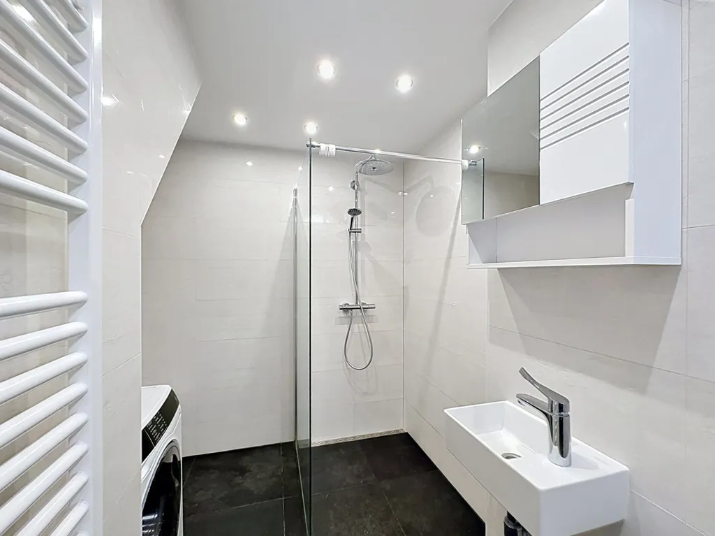 Salles de bain - Light and Spacious Apartment in Haarlem