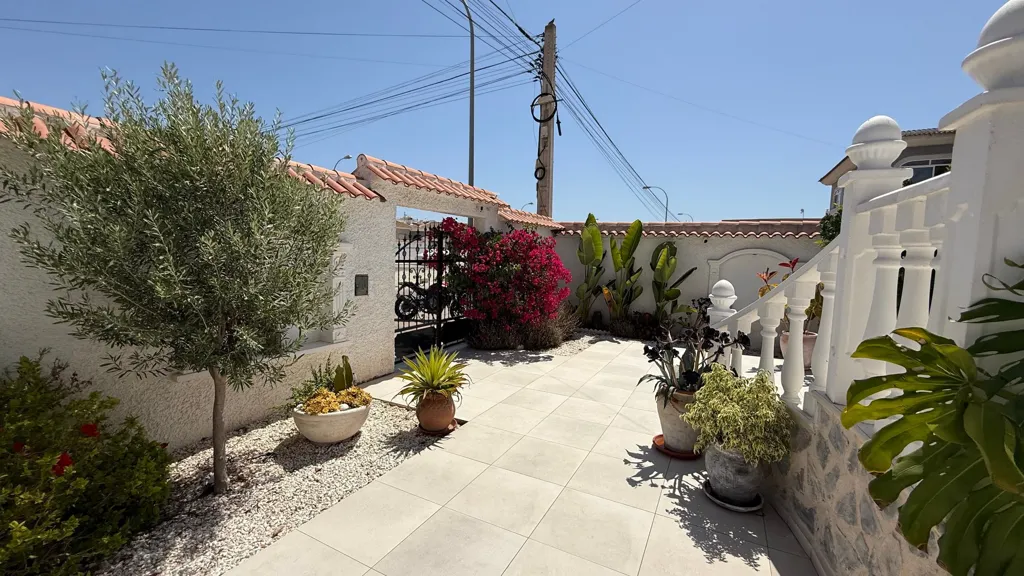 Jardin - Nordic-Style Villa with Pool in Costa Blanca