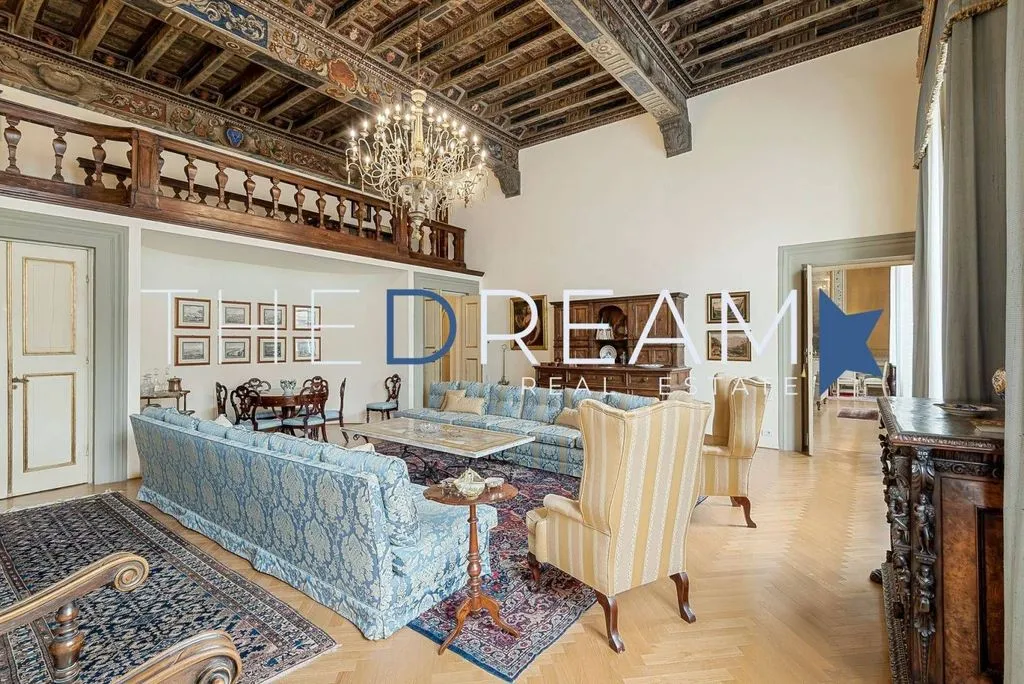Soggiorno - 5-Bedroom Flat in Historic Building, Lucca
