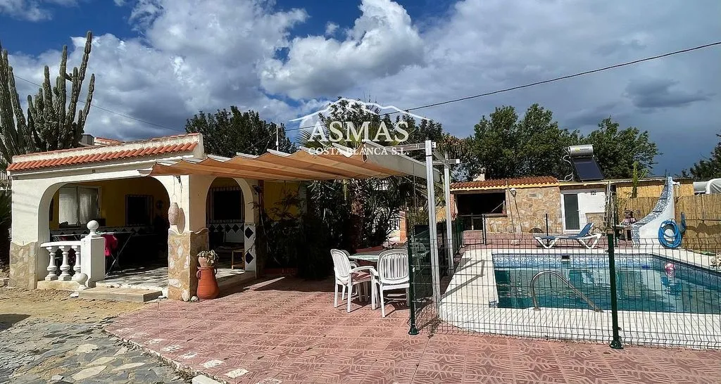 Piscine - Mediterranean-Style Villa with Pool in L'Albir