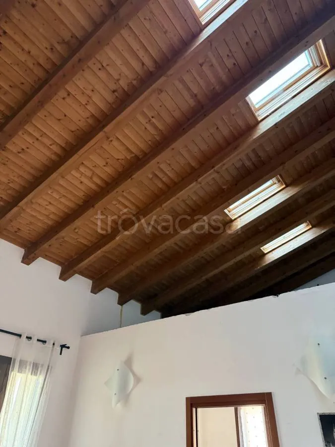 Pièces - Elegant Apartment with Garage in Cento