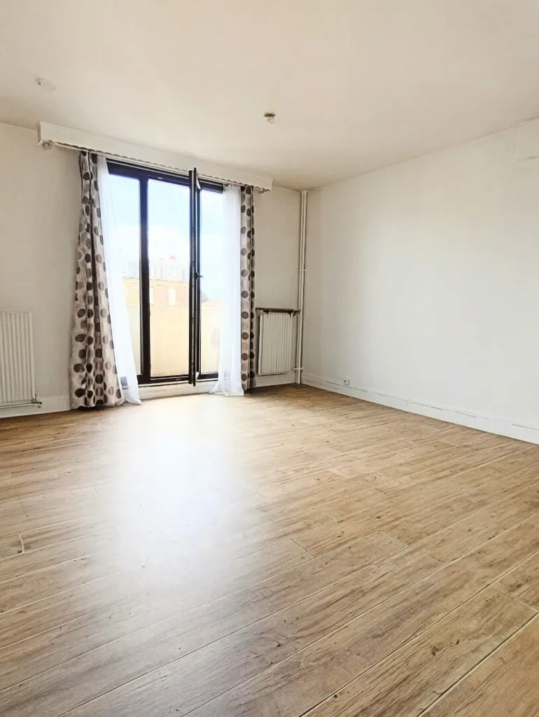 Rooms - 4-Bedroom Apartment in Argenteuil