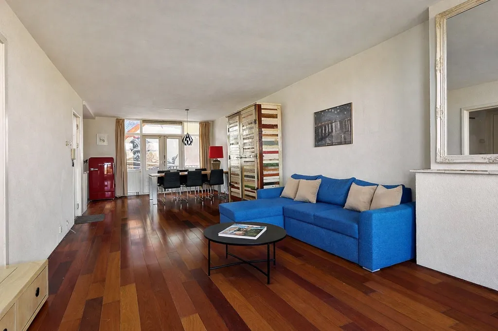 Soggiorno - Apartment with South-Facing Balcony in Amsterdam