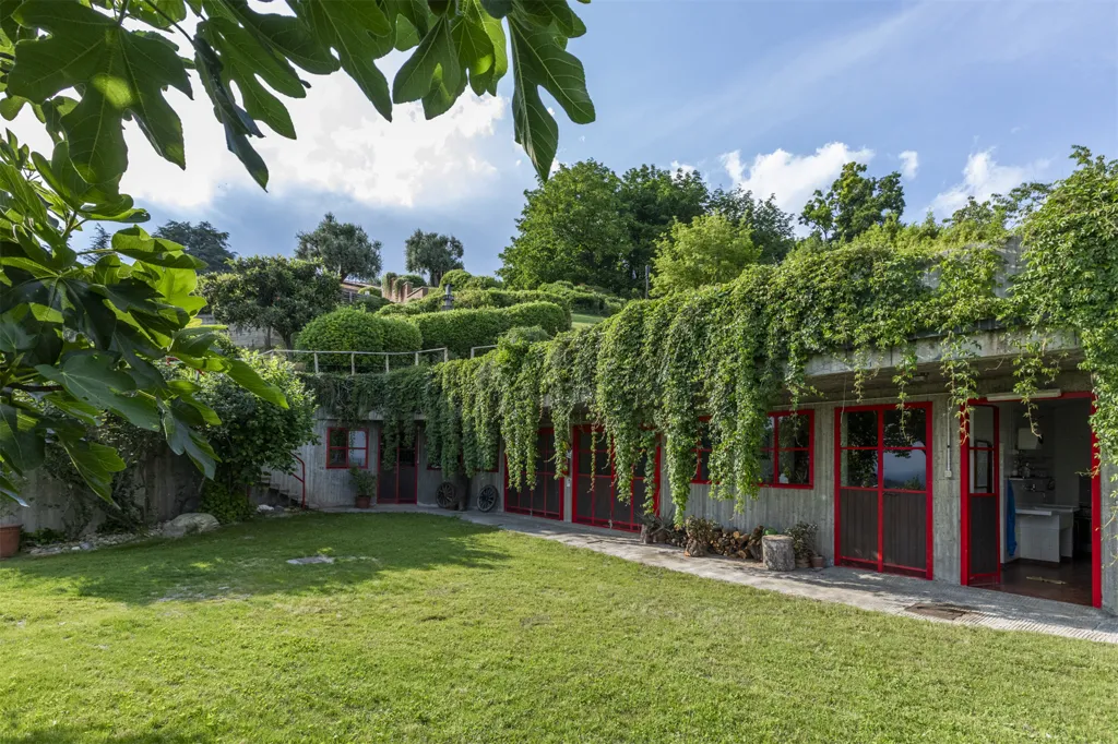 Garden - Luxury Villa with Panoramic Views in Turin