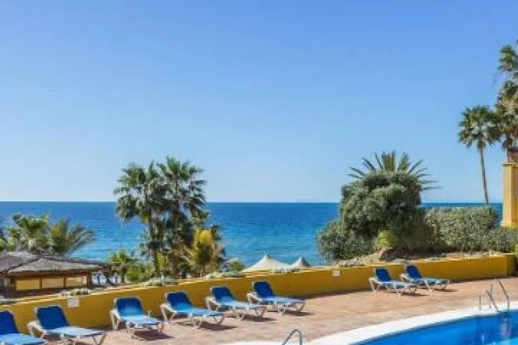 Piscine - Seafront Apartment with Sea View in Marbella