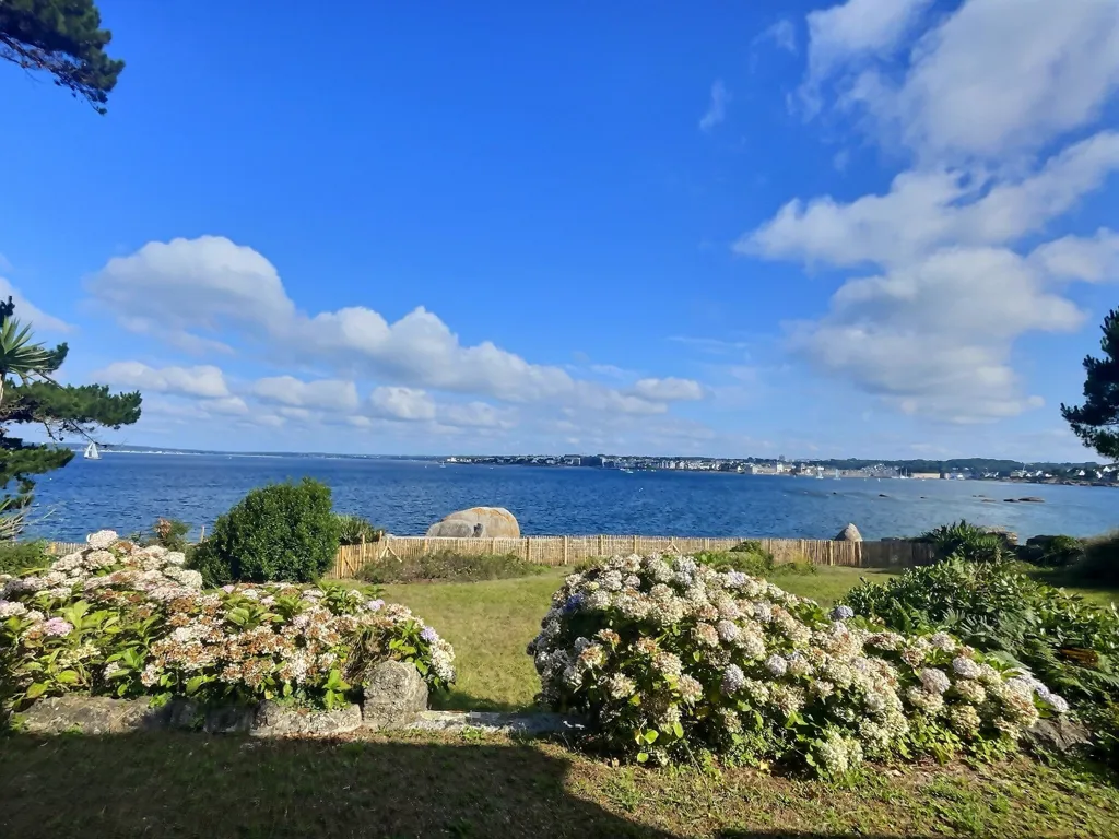 Giardino - Character House with Panoramic Sea View in First Line