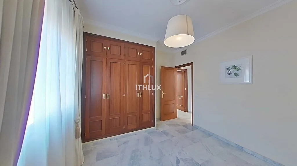 Esik - Semi-detached House with Terrace in Umbrete