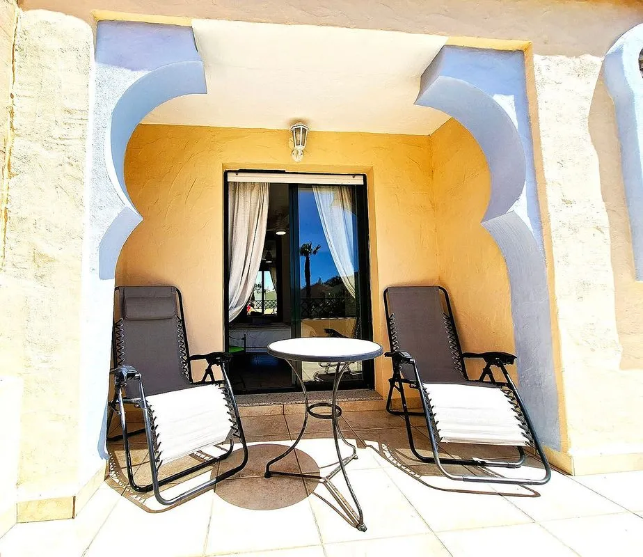 Terrass - Terraced Apartment with Pool in Central Location