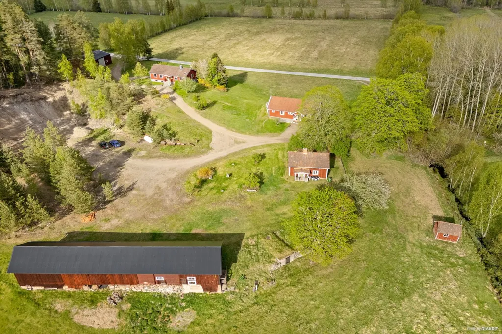 Vue aérienne - Two-Home Estate with Nature Views in Västervik
