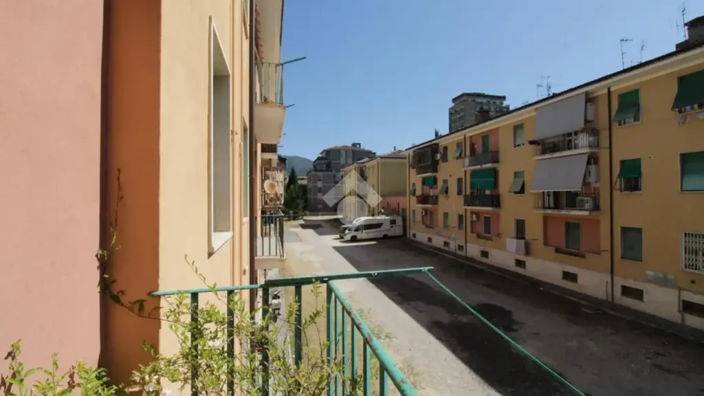 Balcon - Rear-Facing Apartment with Balcony in Terni