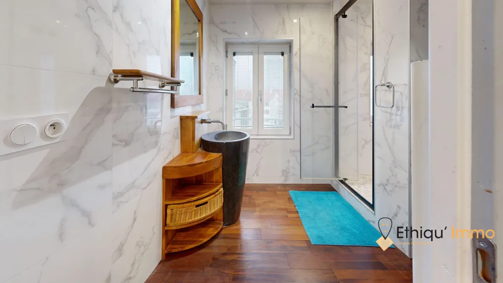Salles de bain - Appartement Lumineux avec 2 Chambres à Strasbourg