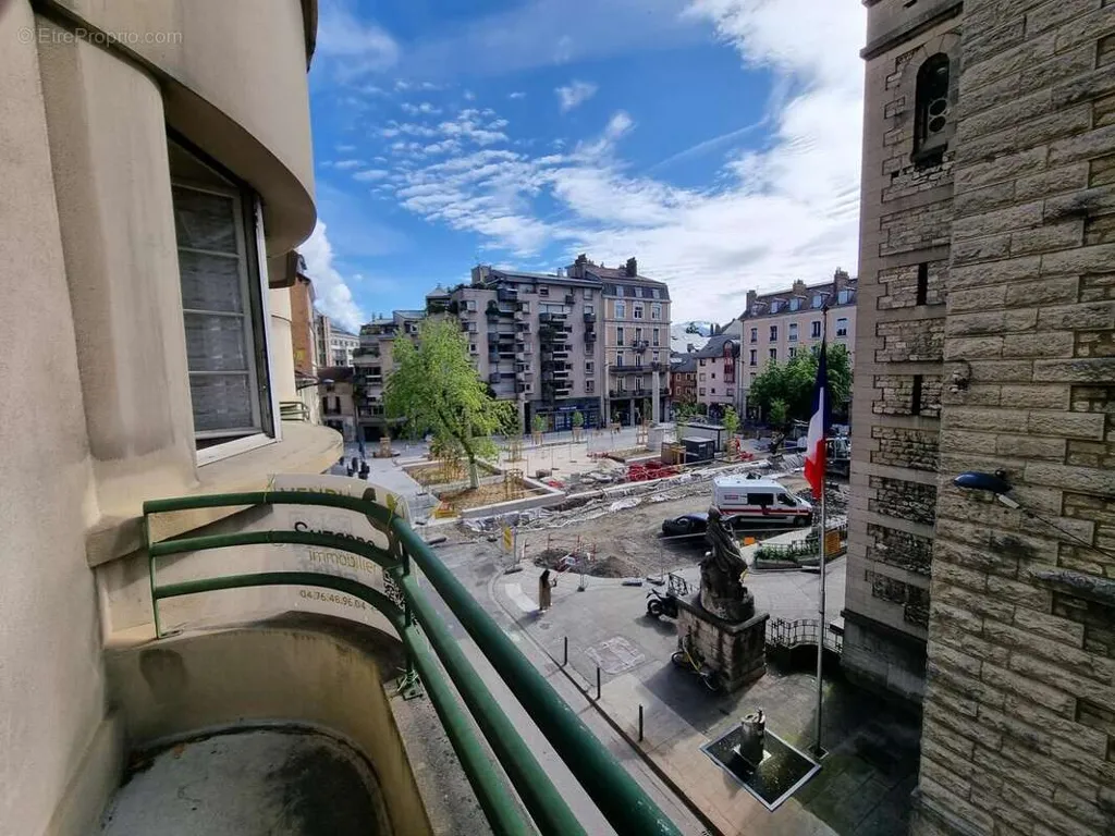 2-toaline korter asukohas Grenoble