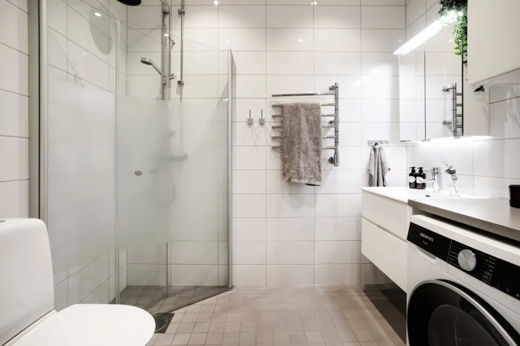 Vannitoad - Modern Flat with South-Facing Balcony in Göteborg