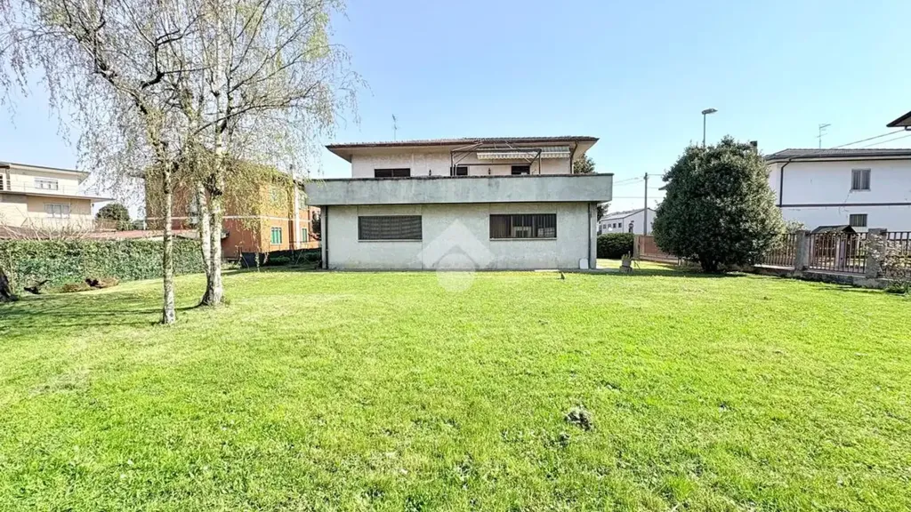 Jardin - Prestigious Villa with Garden in Creazzo