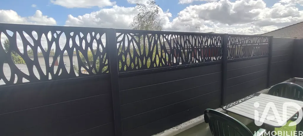Terrace - 4-Bedroom Apartment with Terrace in Chelles