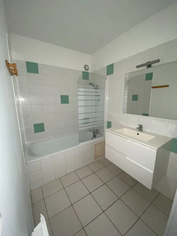 Vannitoad - Ground-Floor Flat with Courtyard in Niort