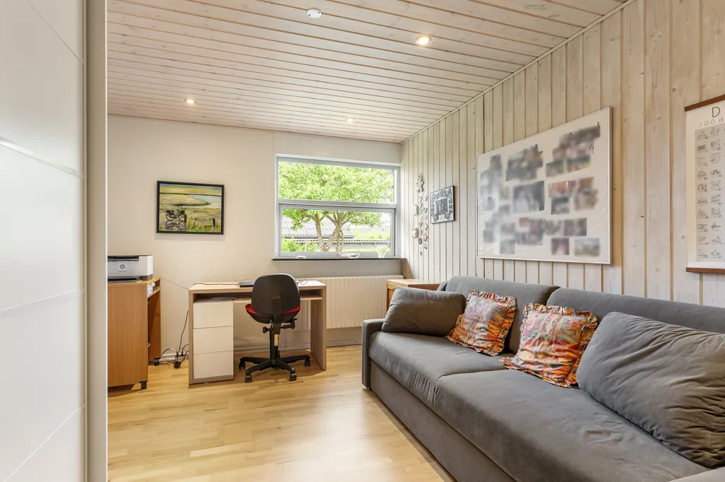 Living Room - Modernised Villa with Garden in Linde