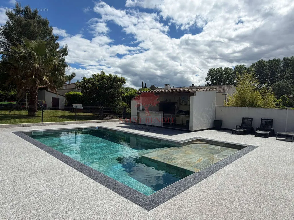Piscine - Villa avec Piscine à Gignac