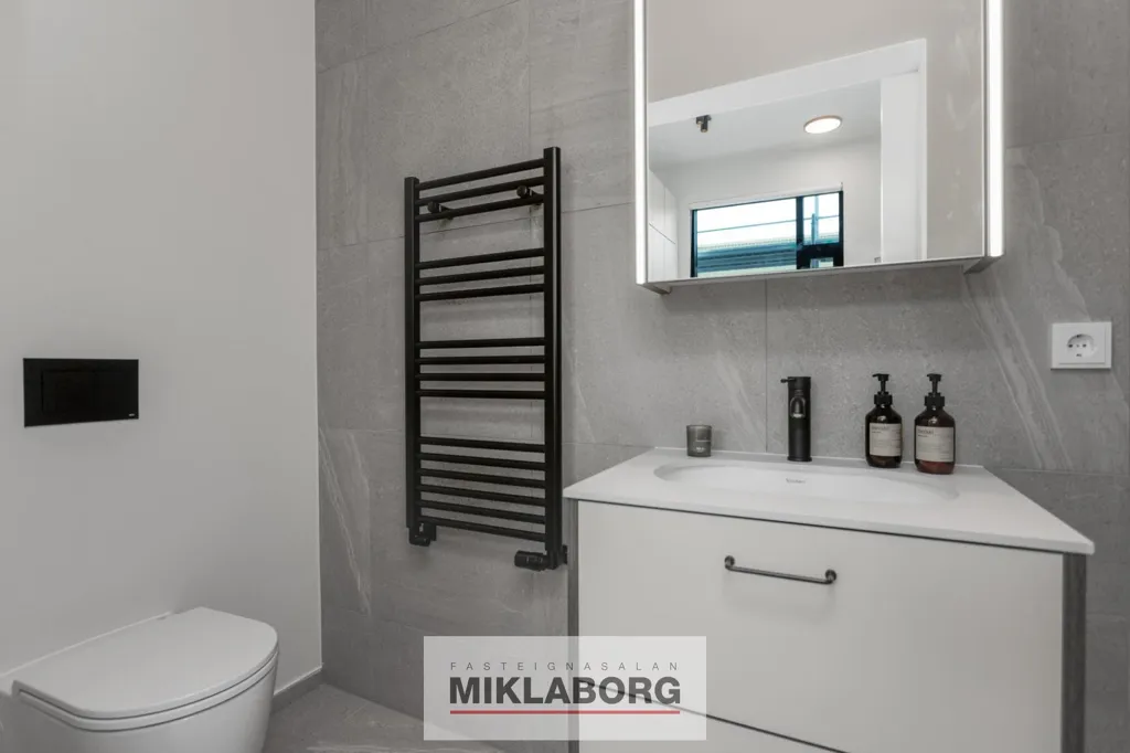 Bagni - New Flat with Balcony in Hafnarbraut