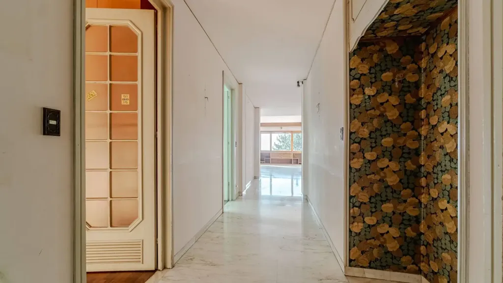 hallway_entrance