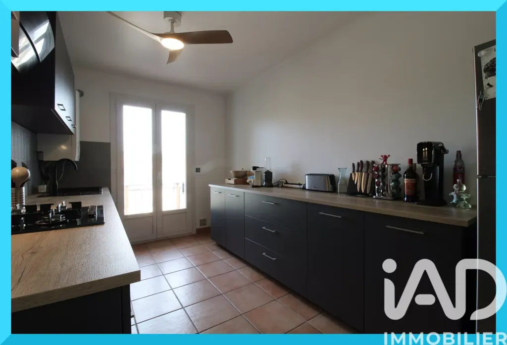 Köök - Renovated Apartment with Garage in Brive-la-Gaillarde