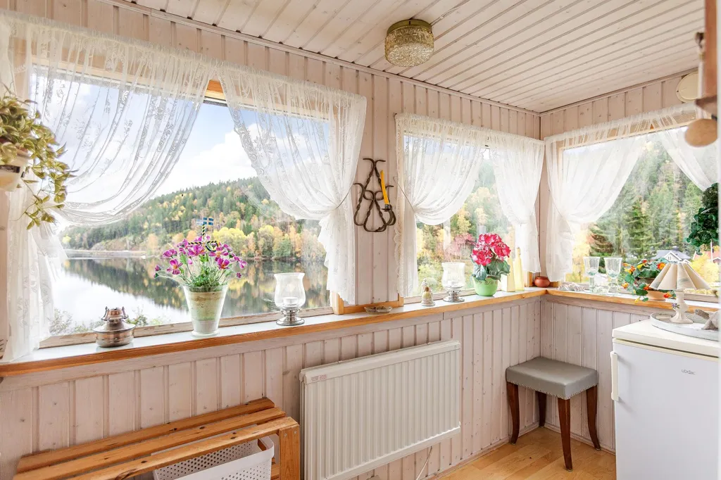 Cuisine - Lakefront Plot with Three Houses in Hällingsjö