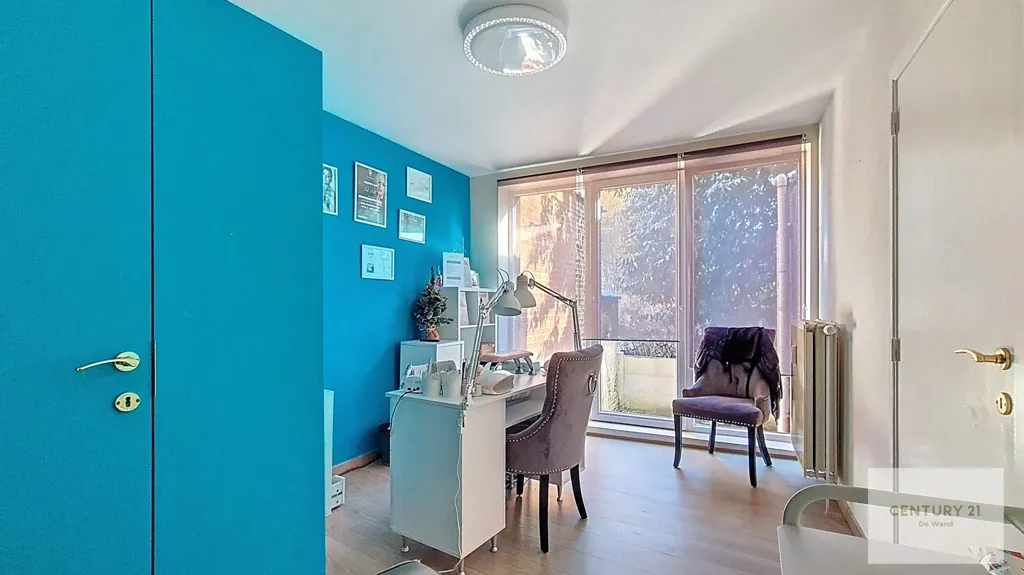 Esik - Leased Investment Building in Quartier Dewand