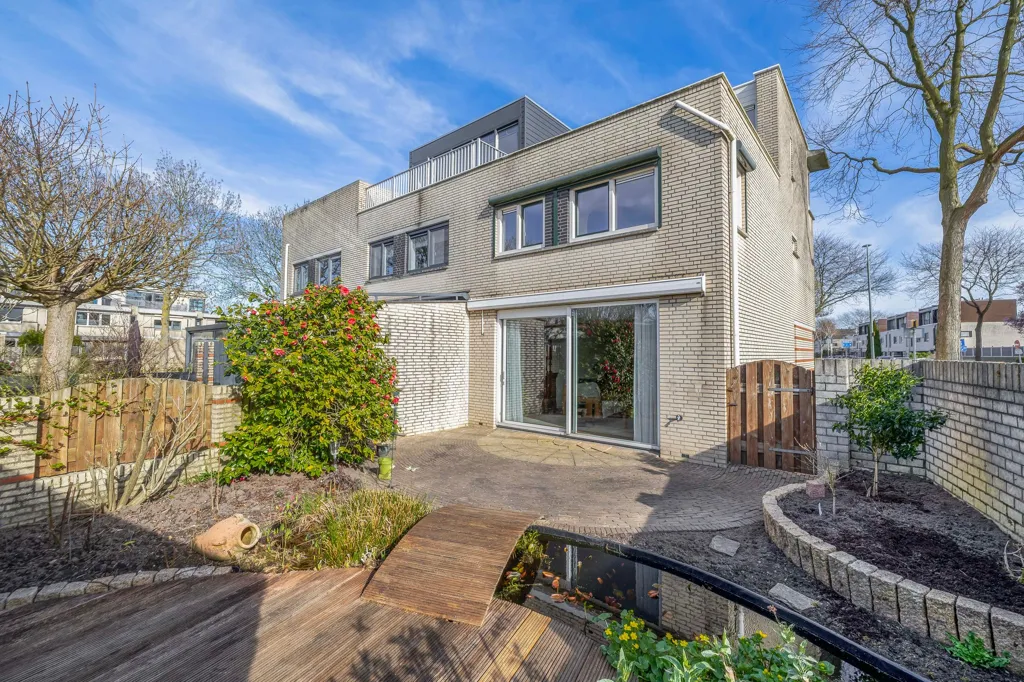 Garden - Corner House with Garden in Stadspolders