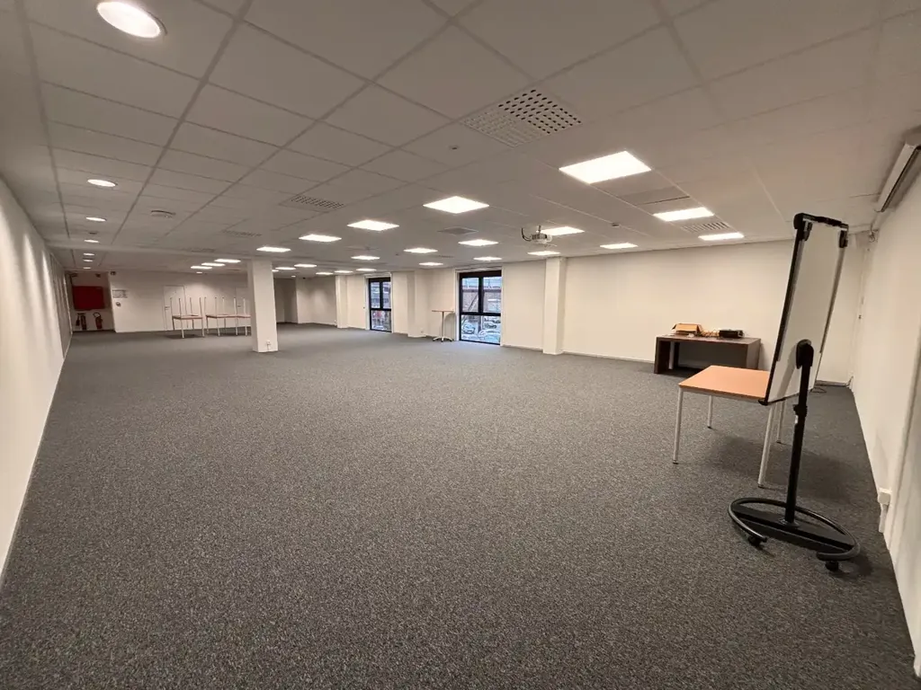 Pièces - Bureau Moderne à Louer sur le Site Pottelberg à Kortrijk