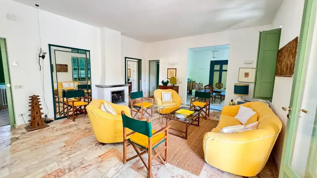 Séjour - Villa with Garden in Poveromo, Massa