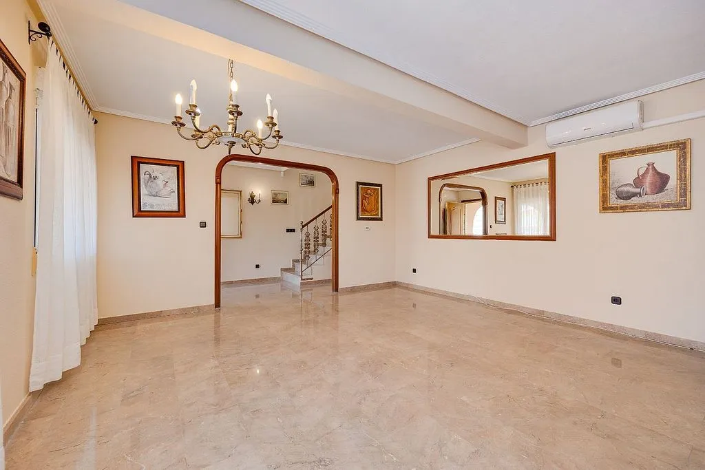 Esik - Chalet with Pool and Terrace in El Chaparral