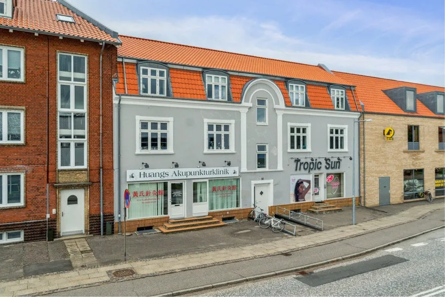 Extérieur - Mixed-Use Property with 8 Apartments in Central Location