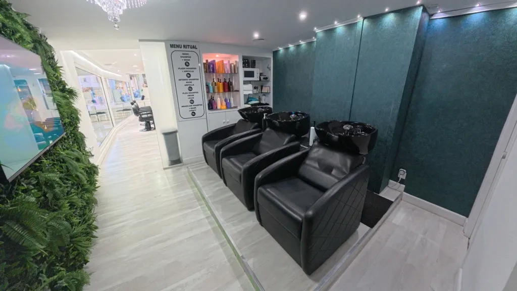 Toad - Design Salon with Modern Finishes in Benidorm