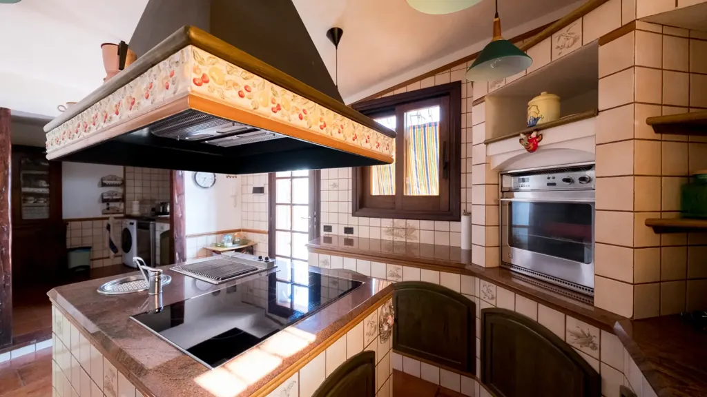 Cuisine - Original Villa with Garden in Quartu Sant'Elena
