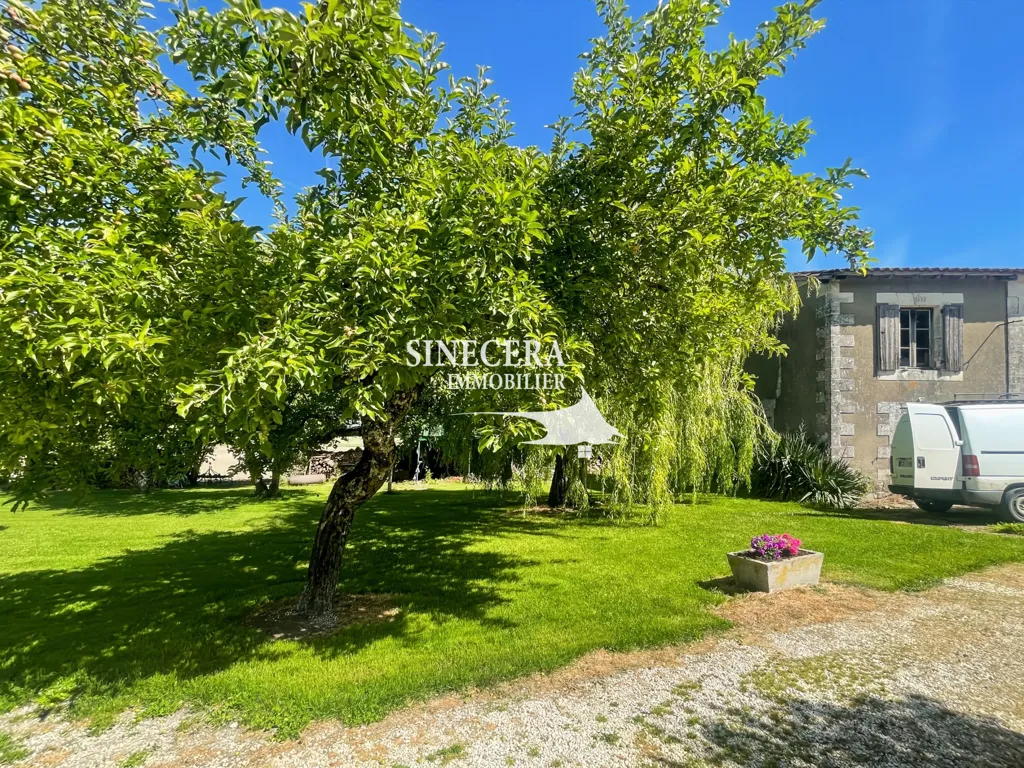 Jardin - Maison de Caractère avec Piscine en Campagne