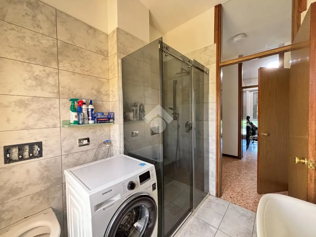 Salles de bain - Independent House with Commercial Activity in Casnate Con Bernate