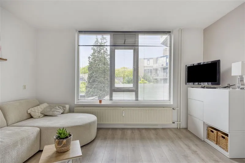 Living Room - 2-Bedroom Apartment with Balcony in Breda Centre