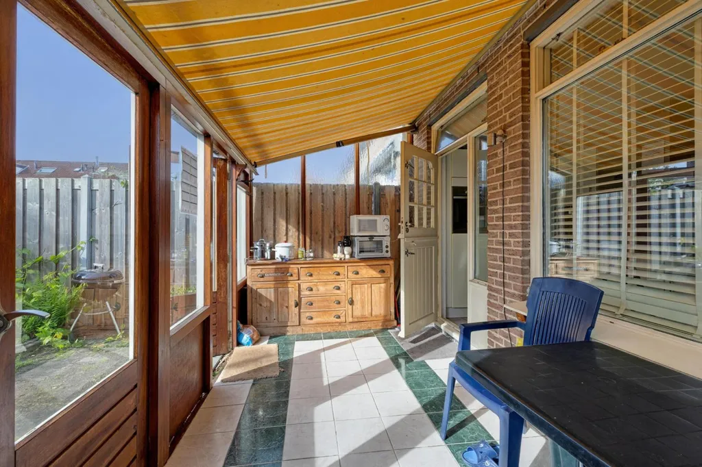 Terrasse - Three-Storey House with Garden in Waddinxveen