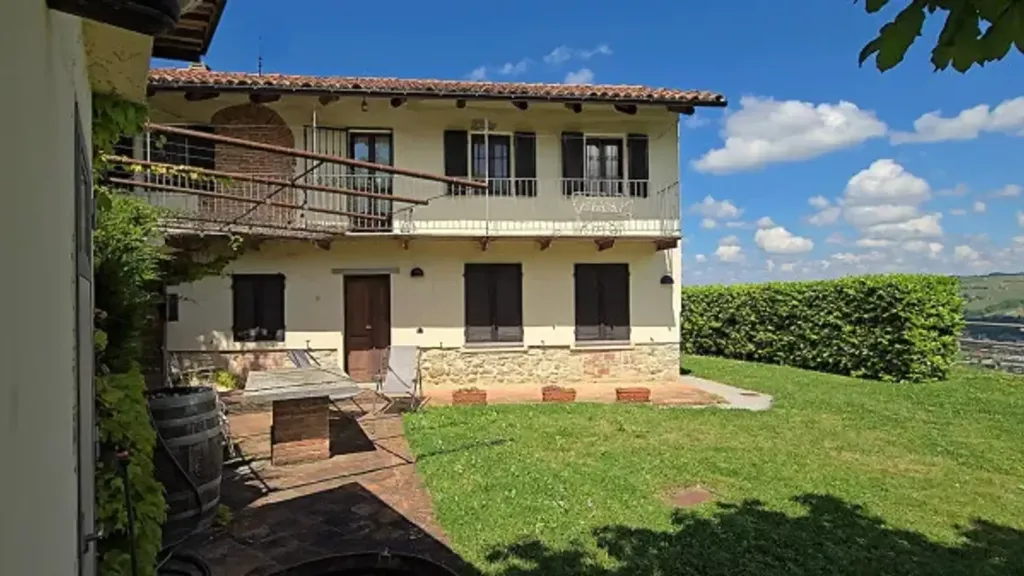 Garden - Rustic Cascina with Garden in Diano d'Alba